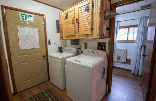 Black bear cabin with blow up hot tub - Foto 5