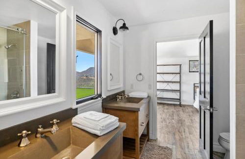 Private Gated 6BR Luxury Estate, Gym, Lake View - Foto 68