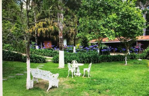 Lindo e aconchegante chalé com piscina, lareira e churrasqueira - Foto 10