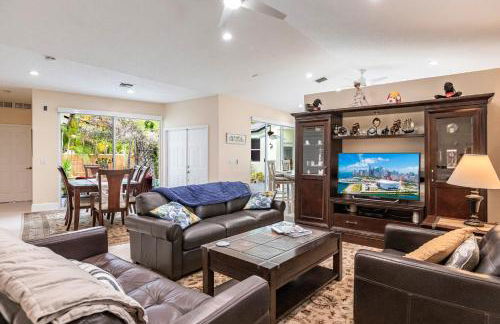 Tropical Oasis with Heated Pool - Photo 33