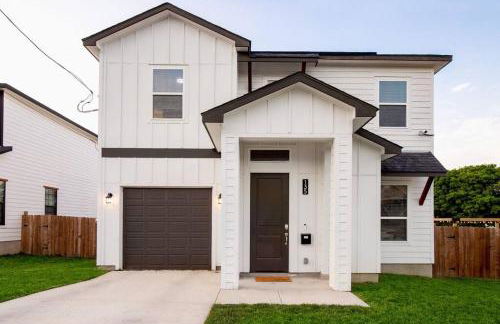 Pool-MovieTheater KING BED & 5 minutes to Alamodome - Foto 17