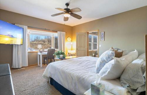 Lakefront Family Retreat w/ Views, Boat Slip - Foto 20