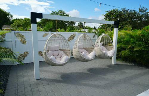 5 Min to Beach - Heated Pool Hot Tub 85 TV's BBQ Games - Foto 59