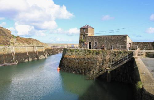 The Hawthorns - Photo 32