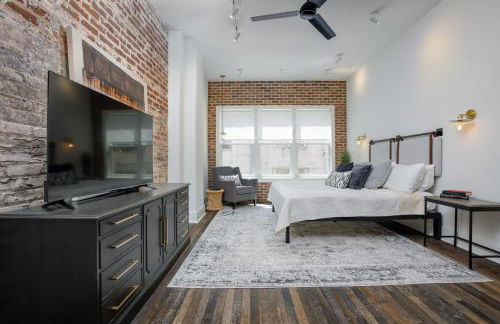 Loft condo by Mercedes Benz w balcony Apt 101 - Foto 14