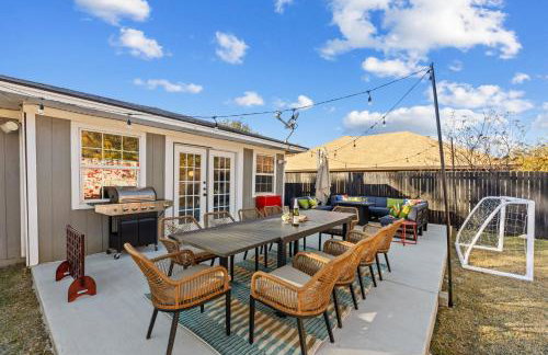 Texas Willow Ranch - Epic Luxury Retreat with Pool, Game room, Soccer, BBQ, Fire table - Foto 57