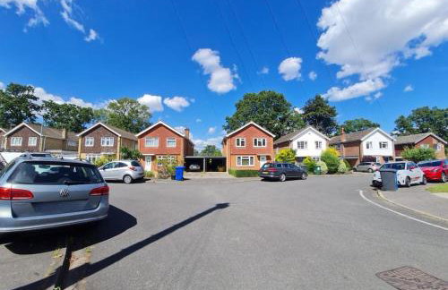 Windsor property near Legoland with free parking - Photo 24