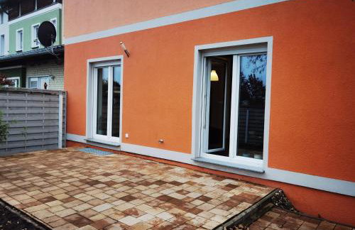 Modernes behagliches Haus mit Kamin, Terrasse und Garten - Foto 22