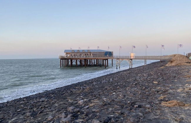 Welcoming Apartment Near Lake - Photo 3