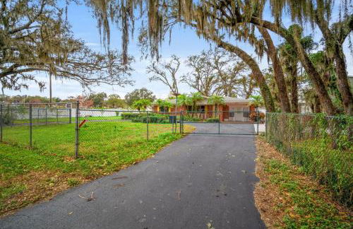 Family Pool Home • Sleeps 8 - Foto 3