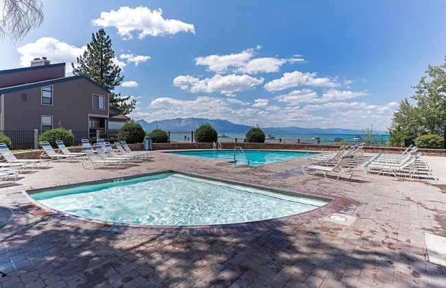 Lakeland Village - Walk to the Beaches of Lake Tahoe! - Foto 23