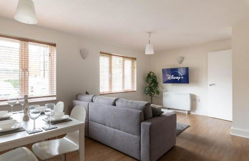 Bright 2BR Apartment - 2 Free Parking Spaces - Near LGW Airport - Foto 8