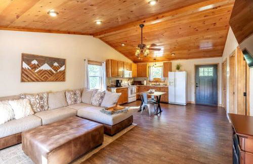 *New Owner Special* Cozy Cabin with mountain views - Foto 1