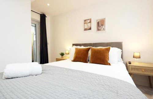 Chic 2 Bed Flat near Central Cardiff - Photo 14