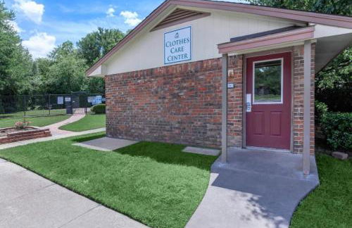 Bright two-bed wupgraded fixtures - Foto 17