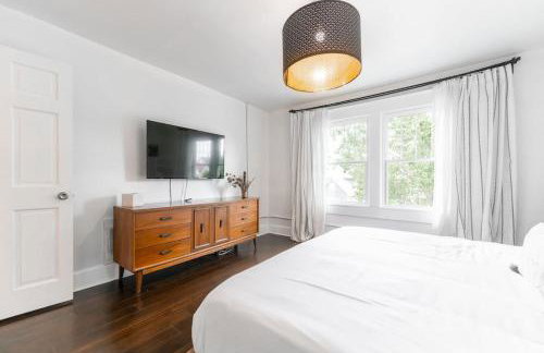 6 Bedroom Duplex Sleeps 14 Close to Lucas Downtown - Photo 4