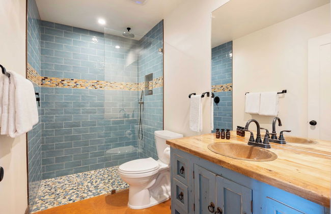 Sleeps 20! Architectural Mansion w/ Pool, Indoor Tennis Court, Game Room Starlight Estate by Avantstay - Foto 34