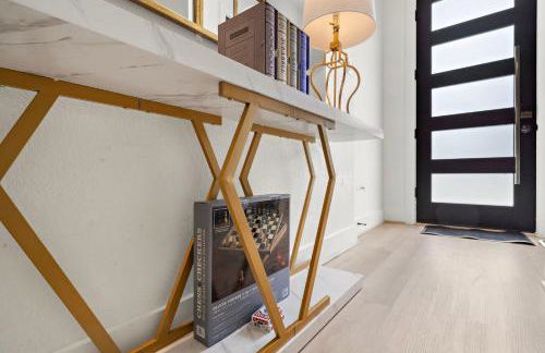 Near DT & Med Center Townhouse WiFi Games Pets - Foto 9