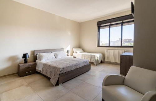 Trani with view - roomy apartment with balconies - Foto 13