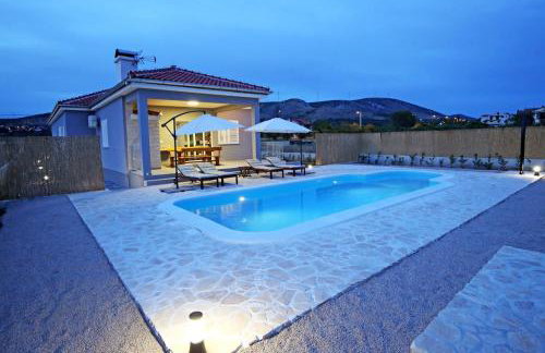 Modern Guest House Rak with beautiful pool - Photo 3