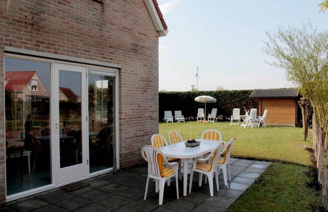 Appealing Bungalow With Garden - Photo 40