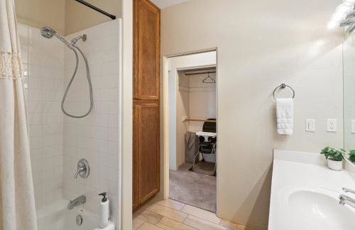 LUX Sedona Retreat - Hot tub & Game room - Foto 48