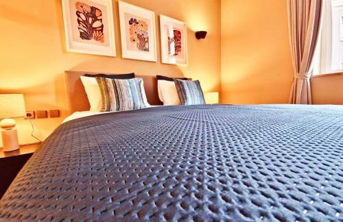 Gary01 Exclusive Top Floor 2BD by the Timeout Market - Photo 15