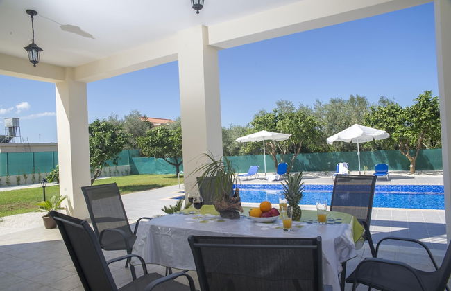 Stunning new Beach Front Villa,1st Line to the Beach, Large Pool, Wonderful Area - Foto 37