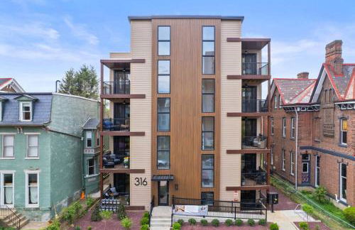 PFR Suites - Highland, 3BR 2BA Shadyside Condo, Penthouse Unit, 2 Decks, Off-Street Parking, 4th Floor Walkup - Foto 5