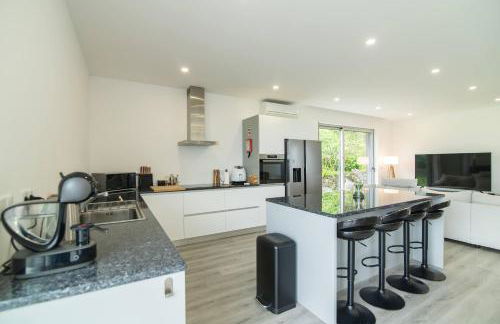 Seaview Villa with Heated Private Pool - Photo 11