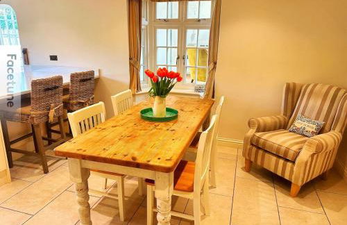 Charming Surrey Cottage perfect for Autumn or Winter gatherings - Photo 31