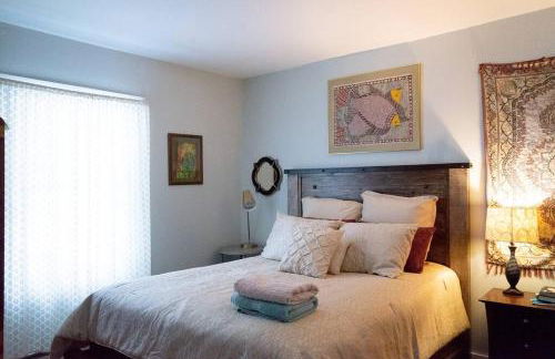 Enchanted Woodstock Cottage with hot tub - Foto 9