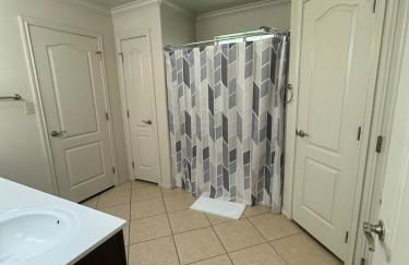 Charming 3-Bedroom Retreat in Prime Neighborhood - Foto 9