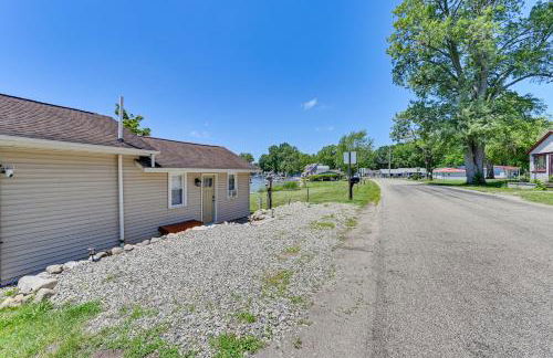 Lakefront Gem with Watercrafts and Dock in Coldwater! - Foto 25