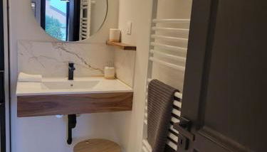 Studio en rez-de-jardin - Photo 2