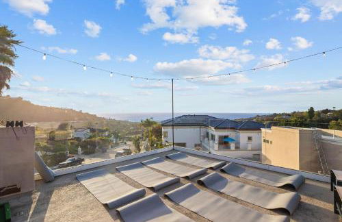 Oceanview Luxe Retreat with Rooftop - Foto 71