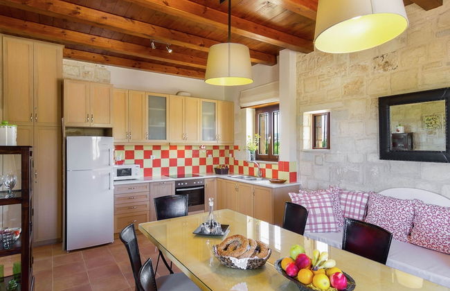 Villa in Kamisiana With Private Pool & Beach - Photo 8