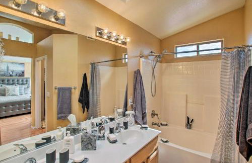 Luxury Glendale Getaway with Private Hot Tub and Patio - Foto 14