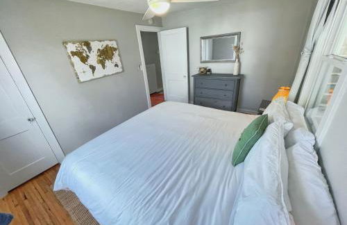 Seas the Day - 4 blocks to the beach, restaurant, and bar district - great deck and outdoor space!! - Foto 9