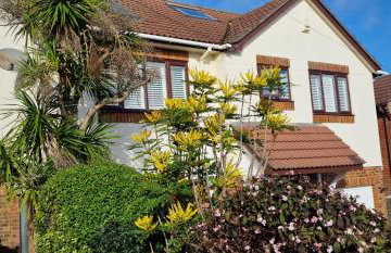 Spacious Seaside Home in Peaceful Coastal Setting - 5 Minutes Walk to the Beach - Foto 38