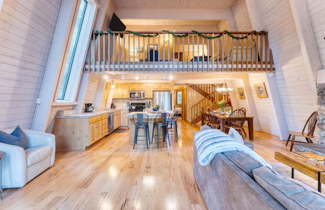 Lundy Bearden Serene Tahoe Retreat With Deck Fireplace and Forest Views - Foto 10