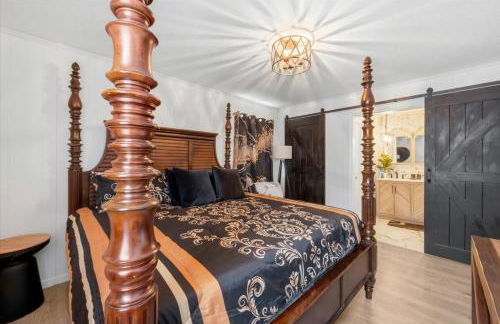 Spacious Backyard • Alfresco Dining • Pet Friendly - Foto 17