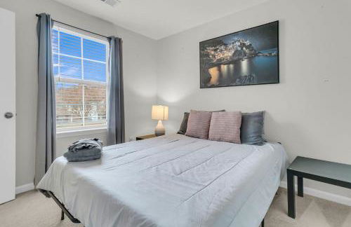 Quiet 3 Bedroom Escape in Ladson with 2 Car Garage - Foto 1