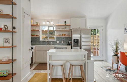 Stylish Austin Retreat w Luxurious King Bed and WD - Foto 12