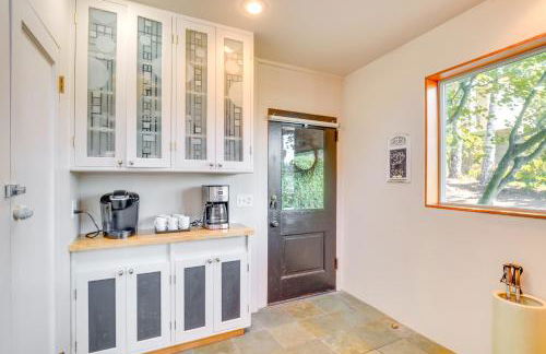 Gig Harbor Home Large Deck, Outdoor Dining Area - Foto 11