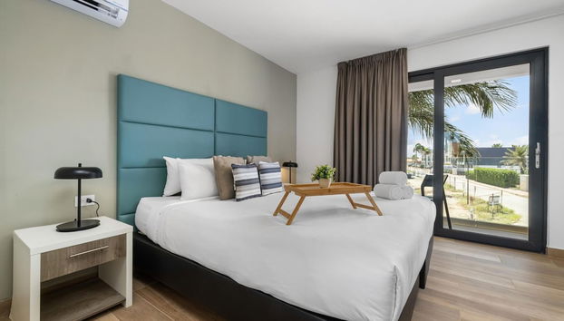 Serene Designer Gem Walk to Beach Strip Pool - Foto 2, Habitación