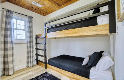 The Black Log Cabin - Hot Tub & Game Room - Foto 65