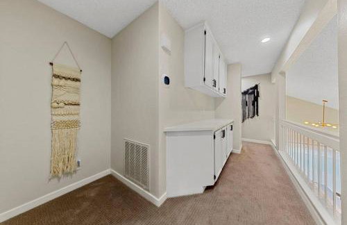 4Br Model Home w Pool and Pool table in Henderson - Foto 29