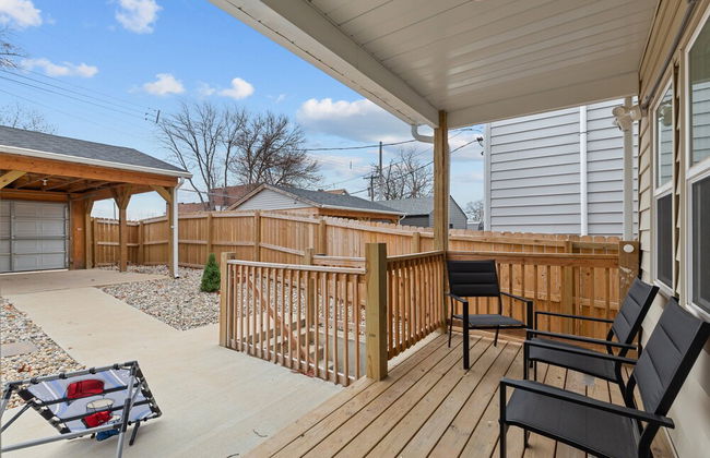 Bright Urban Comfort | JZ Vacation Rentals - Photo 52