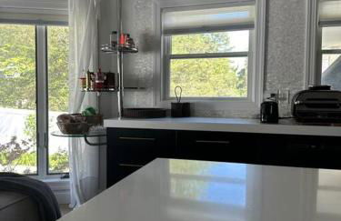 The Most Desired Summer Retreat with Private Pool Just 5 Minutes from the Beach - Foto 33